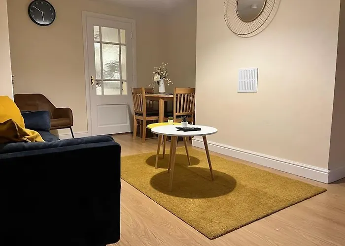 18 The Mullins Apartment *